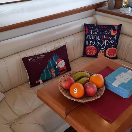 Yaku Wayra Charter Hotel en barco *