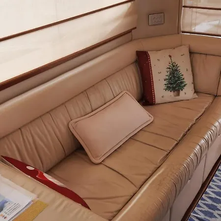 Yaku Wayra Charter Hotel en barco *