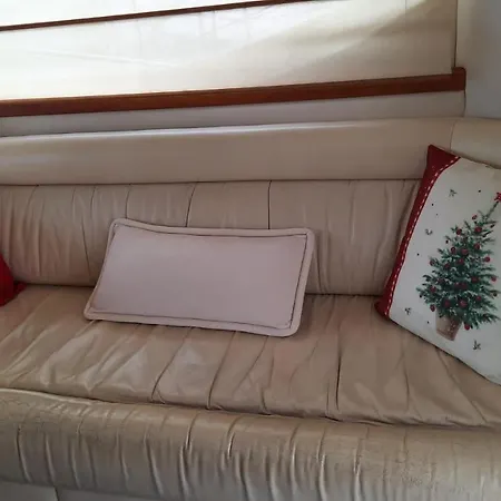 Yaku Wayra Charter Hotel en barco *