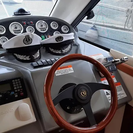 Yaku Wayra Charter Hotel en barco Playa Blanca (Lanzarote)