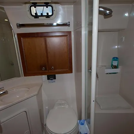 Yaku Wayra Charter Hotel en barco *