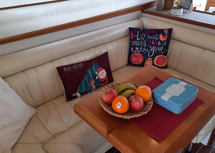 Yaku Wayra Charter ספינת מלון *