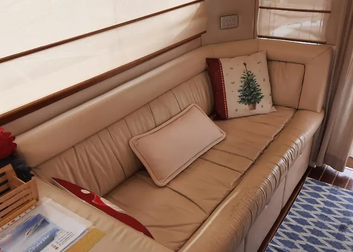 Yaku Wayra Charter ספינת מלון *