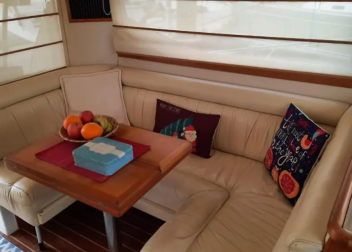 Yaku Wayra Charter ספינת מלון