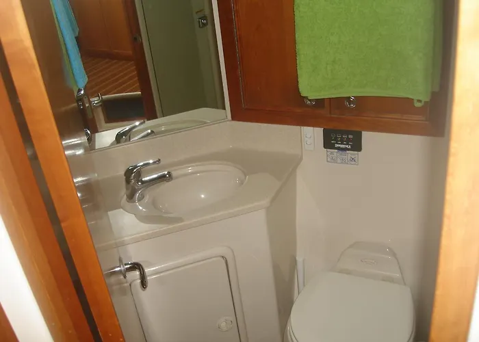 ספינת מלון Yaku Wayra Charter *