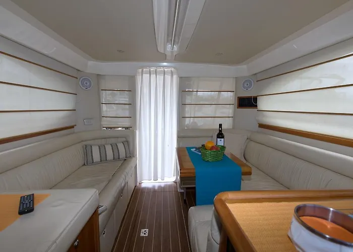 Yaku Wayra Charter פלאיה בלנקה