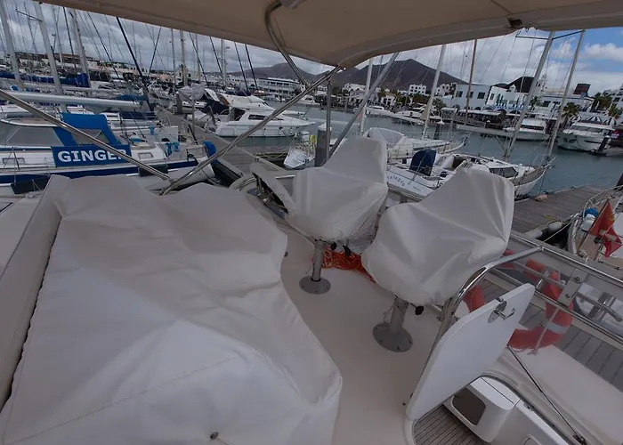 ספינת מלון Yaku Wayra Charter