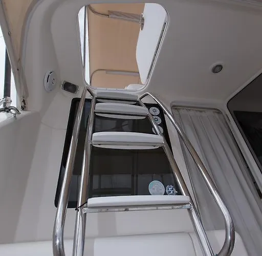 ספינת מלון Yaku Wayra Charter