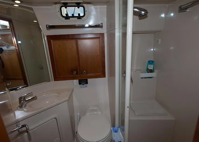 Yaku Wayra Charter ספינת מלון *