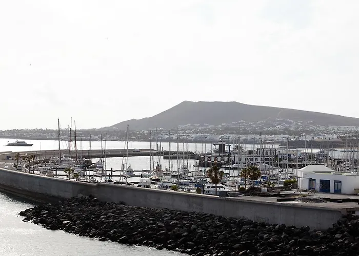 Yaku Wayra Charter ספינת מלון